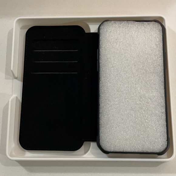 UAG iPhone 12 case - Picture 2 of 4